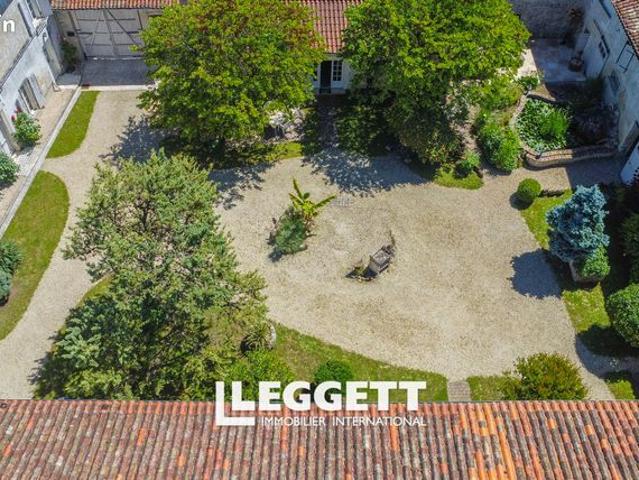 Maison 9 pièces 305 m²