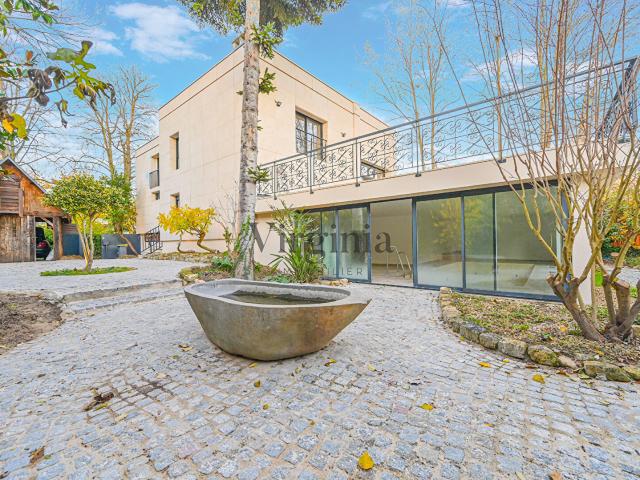 Maison 9 pièces 305 m²