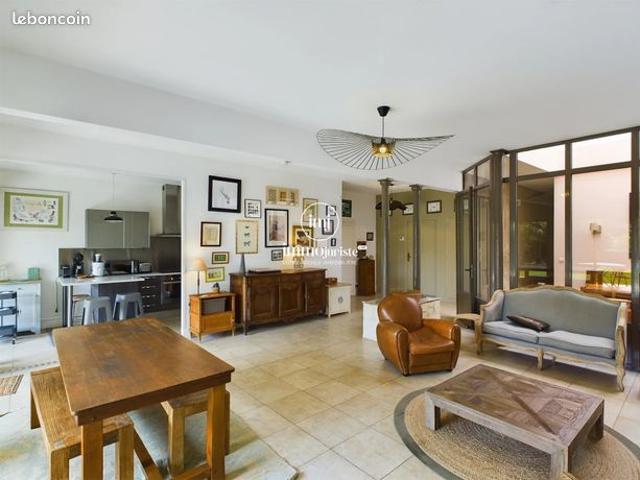 Maison 9 pièces 305 m²