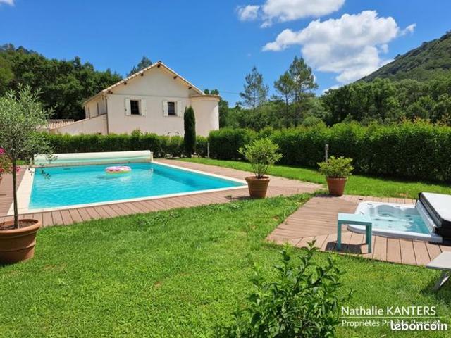 Maison 9 pièces 305 m²