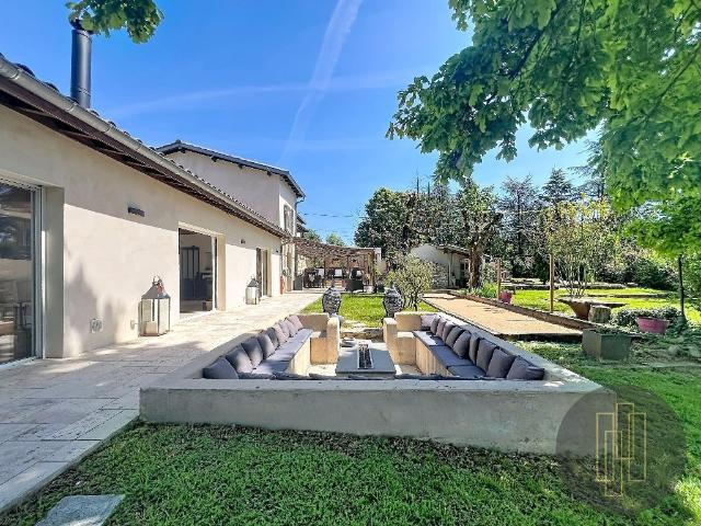 Maison 9 pièces 305 m²