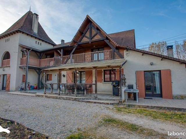 Maison 9 pièces 305 m²