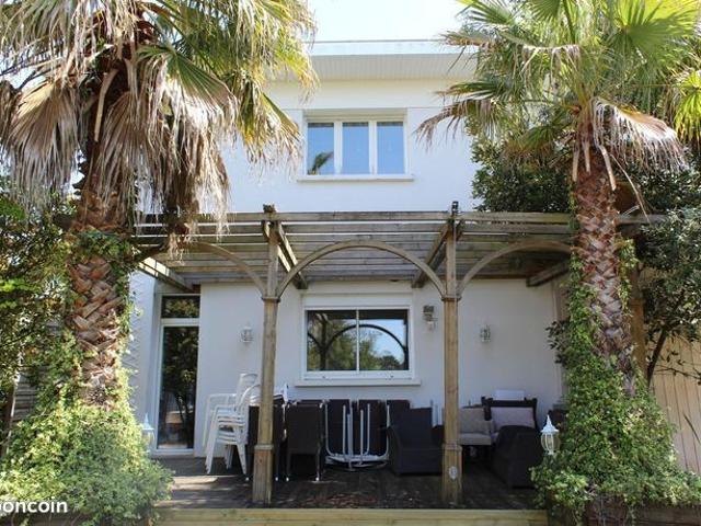 Maison 9 pièces 308 m²