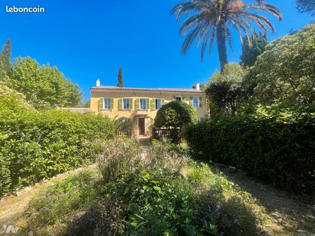 Maison 9 pièces 308 m²
