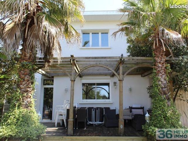 Maison 9 pièces 308 m²