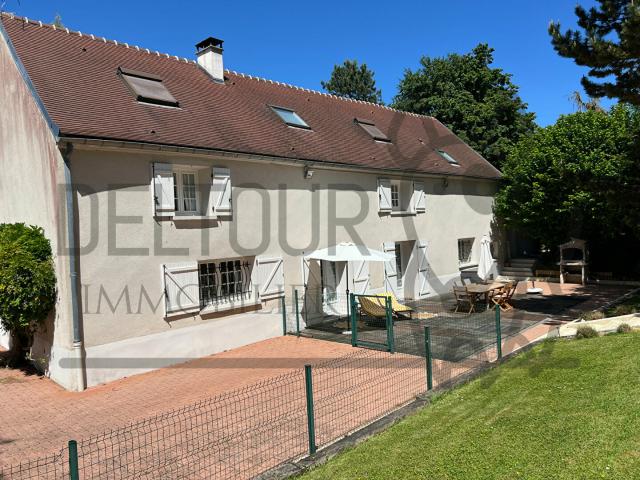 Maison 9 pièces 300 m²
