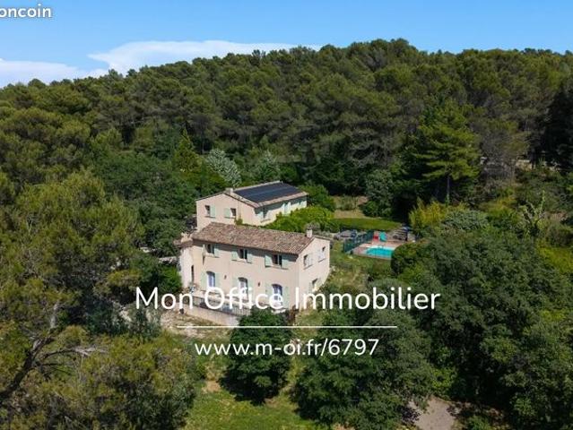 Maison 9 pièces 300 m²