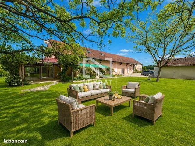 Maison 9 pièces 300 m²