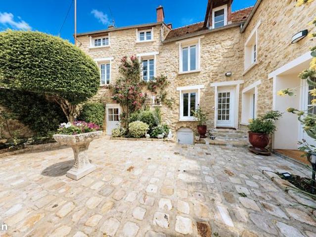 Maison 9 pièces 300 m²