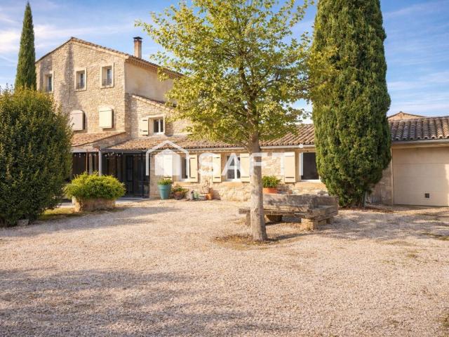 Maison 9 pièces 300 m²
