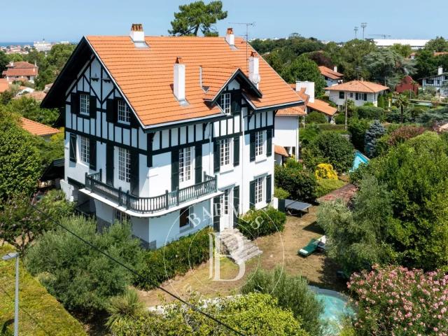 Maison 9 pièces 300 m²