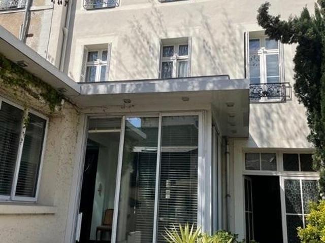 Maison 9 pièces 300 m²