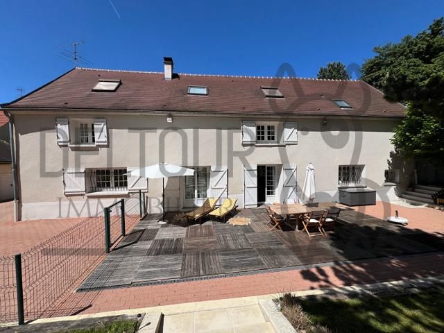 Maison 9 pièces 300 m²
