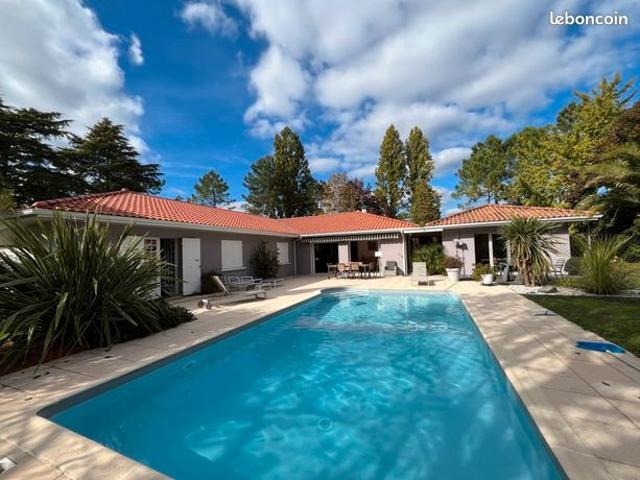 Maison 9 pièces 300 m²