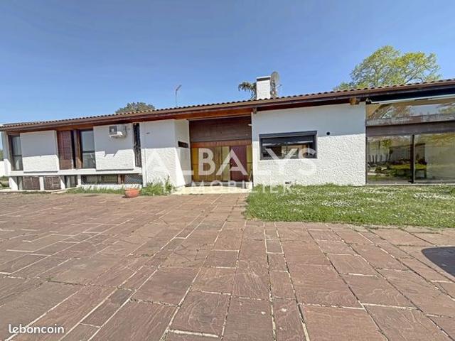Maison 9 pièces 300 m²