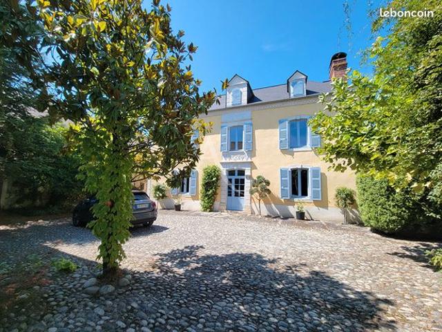 Maison 9 pièces 300 m²