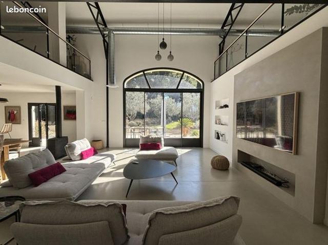 Maison 9 pièces 300 m²