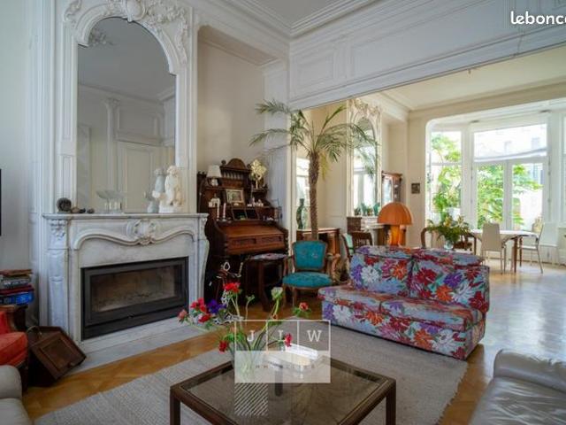 Maison 9 pièces 300 m²