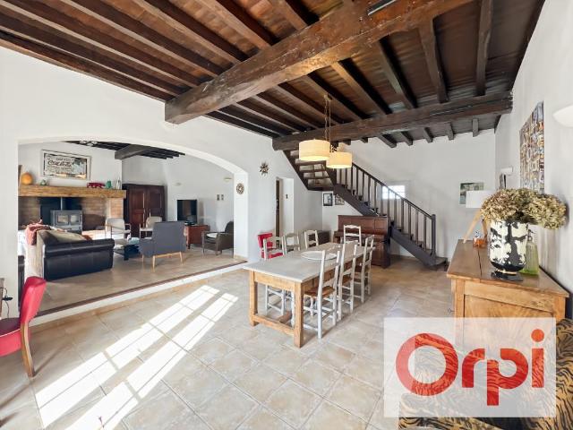Maison 7 pièces 214 m²