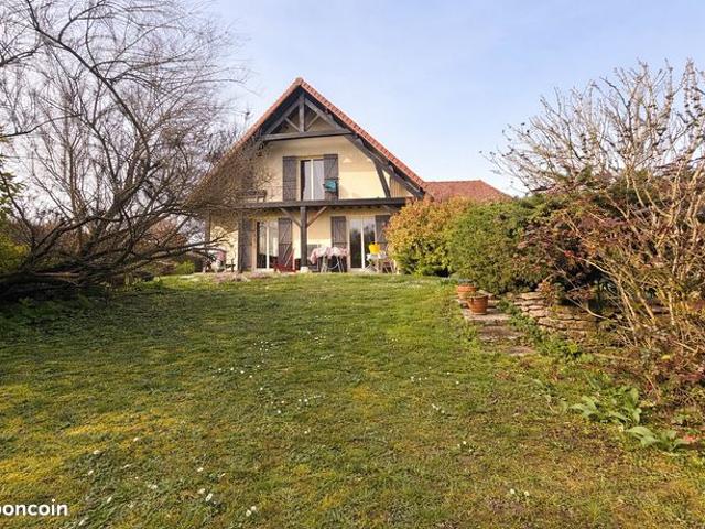 Maison 9 pièces 300 m²