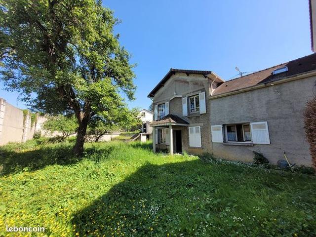 Maison 9 pièces 300 m²