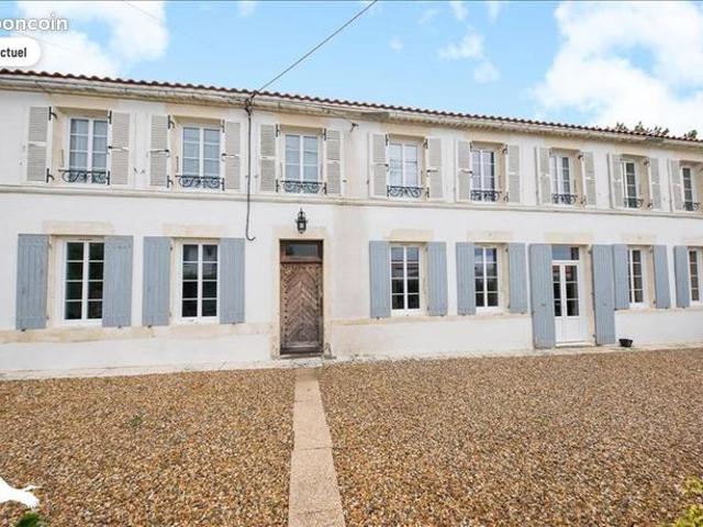 Maison 9 pièces 300 m²