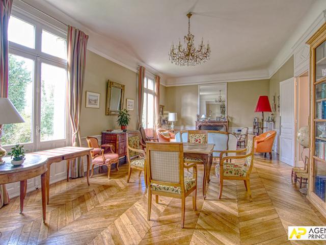 Maison 9 pièces 300 m²