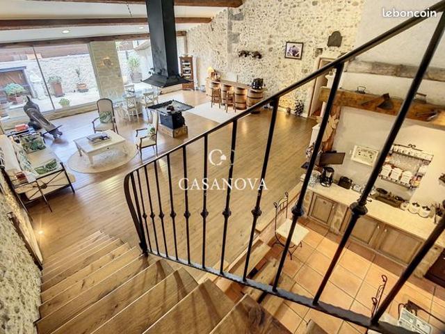 Maison 9 pièces 300 m²