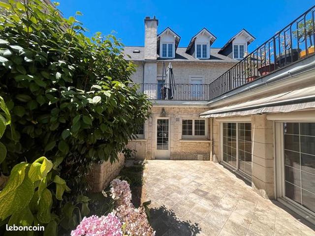 Maison 9 pièces 300 m²