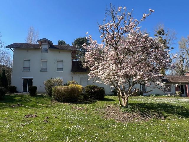 Maison 9 pièces 300 m²