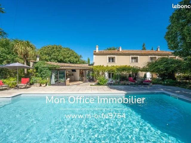 Maison 9 pièces 300 m²