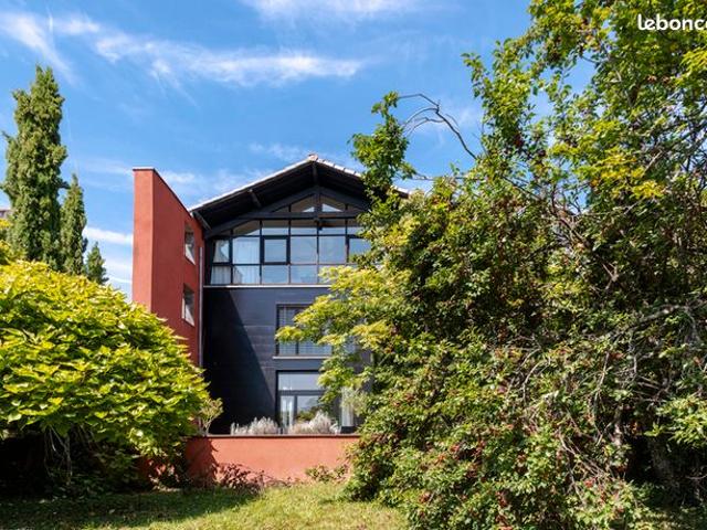 Maison 9 pièces 300 m²