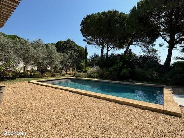 Maison 9 pièces 300 m²