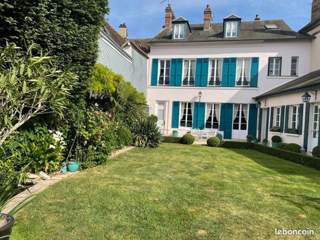 Maison 9 pièces 300 m²