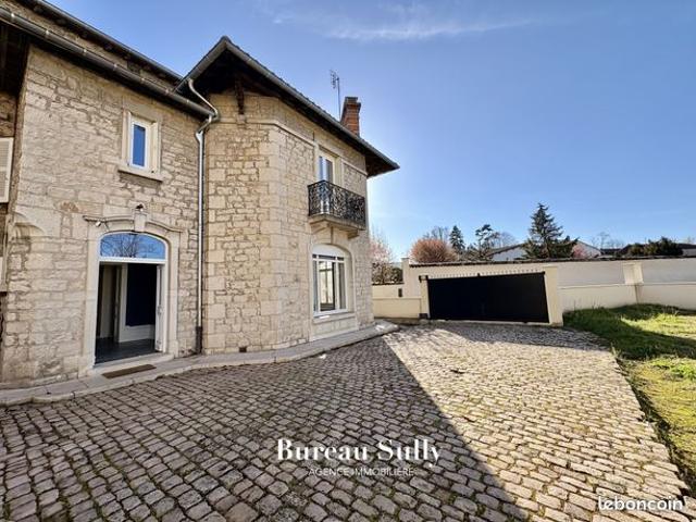 Maison 9 pièces 300 m²