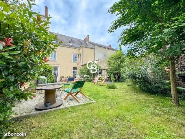 Maison 9 pièces 300 m²