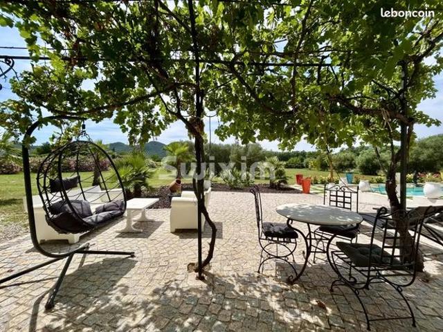 Maison 9 pièces 300 m²