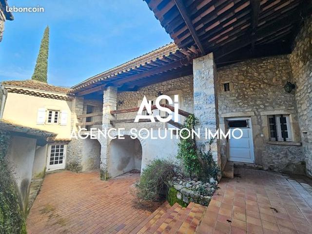 Maison 9 pièces 300 m²
