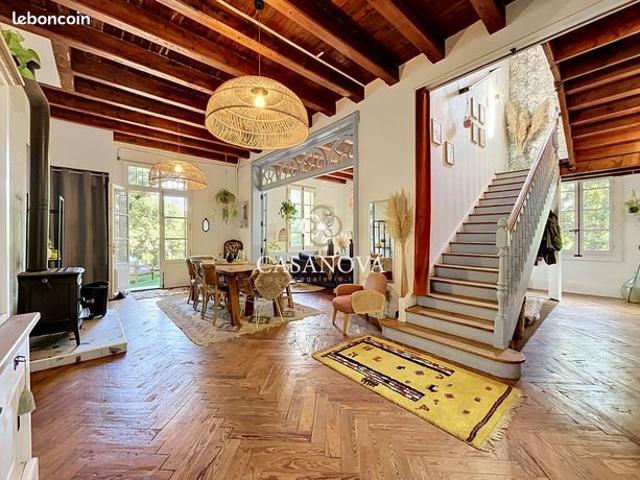 Maison 9 pièces 300 m²