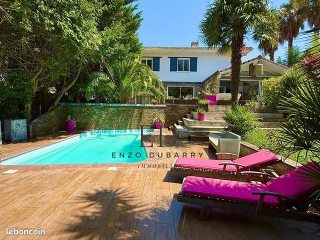 Maison 9 pièces 301 m²