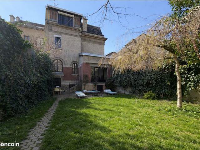Maison 9 pièces 302 m²