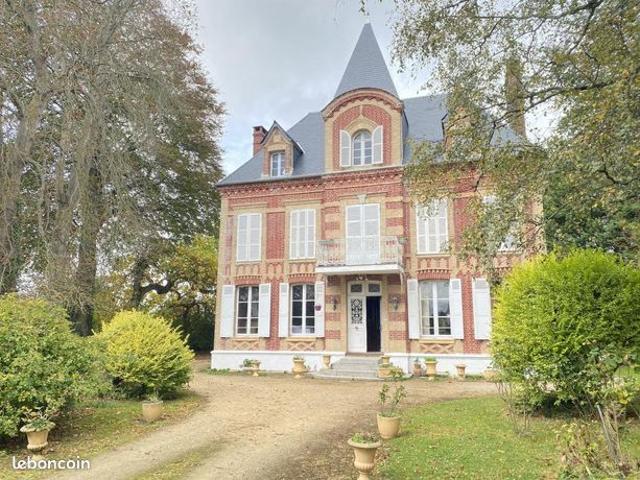 Maison 9 pièces 303 m²