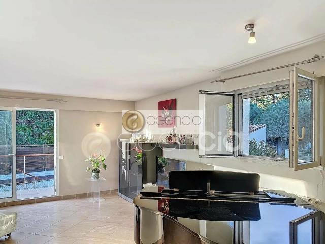 Maison 9 pièces 303 m²