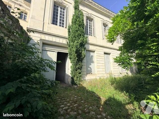 Maison 9 pièces 303 m²