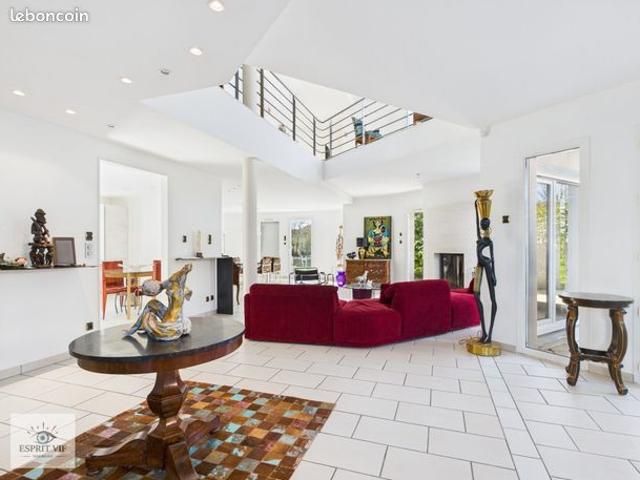 Maison 9 pièces 295 m²