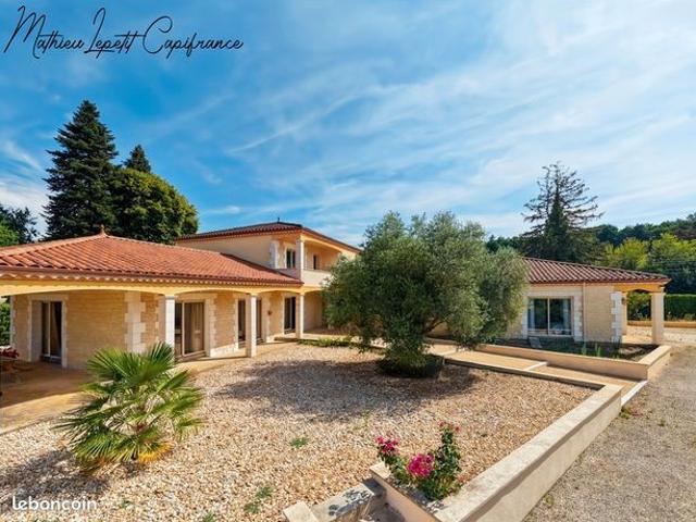 Maison 9 pièces 315 m²