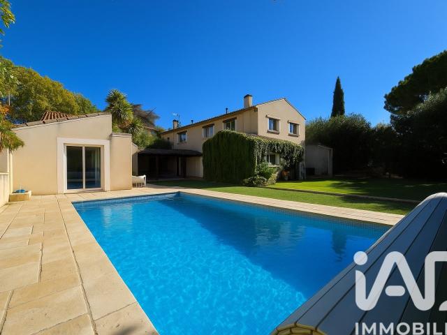 Maison 9 pièces 315 m²