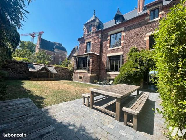 Maison 9 pièces 315 m²