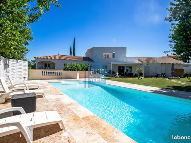 Maison 9 pièces 371 m²
