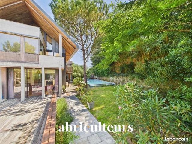 Maison 9 pièces 316 m²